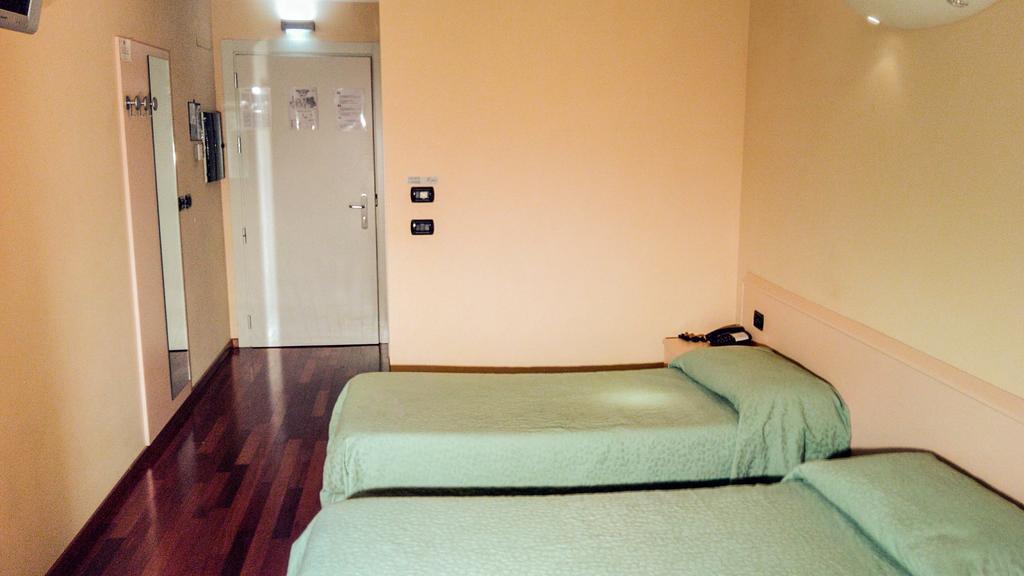 Hotel Caprice à Avigliana Chambre photo