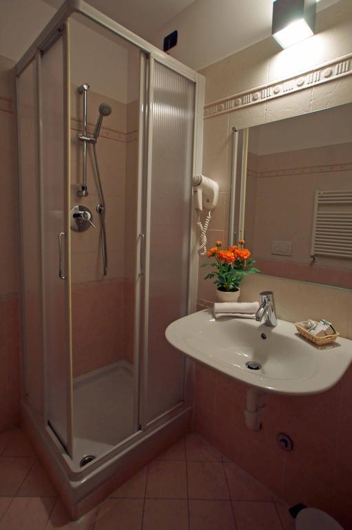 Hotel Caprice à Avigliana Extérieur photo